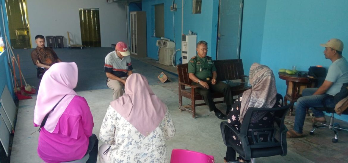 Danramil 1608 Karangampel Indramayu Lakukan Monitoring Pembangunan Tempat MBG di Wilayah Desa Tanjungsari Karangampel